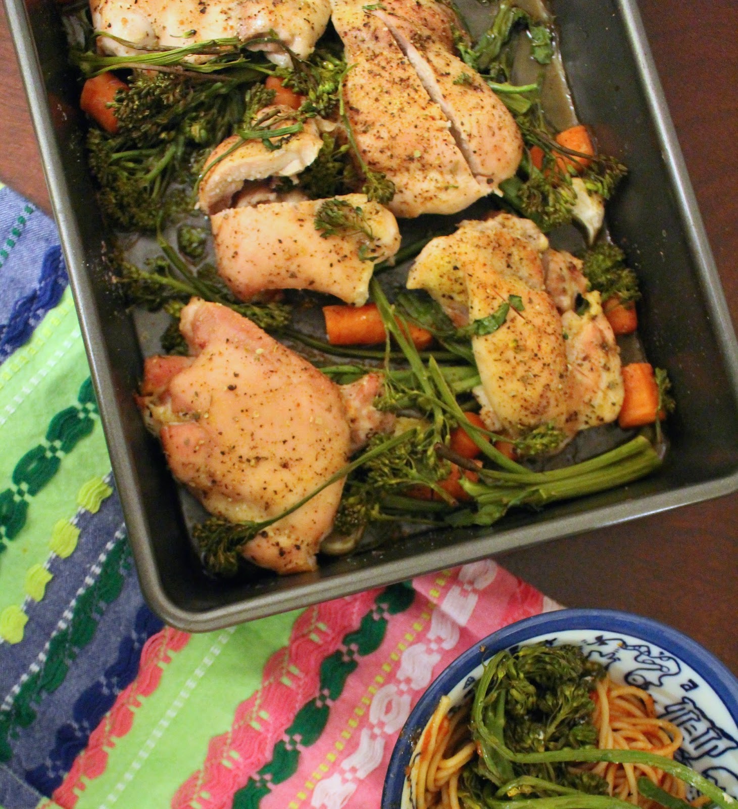 One tray dinner, baked chicken with broccoli rabe carrots and garlic, 30 minute meal, that working life, www.thatworkinglife.com