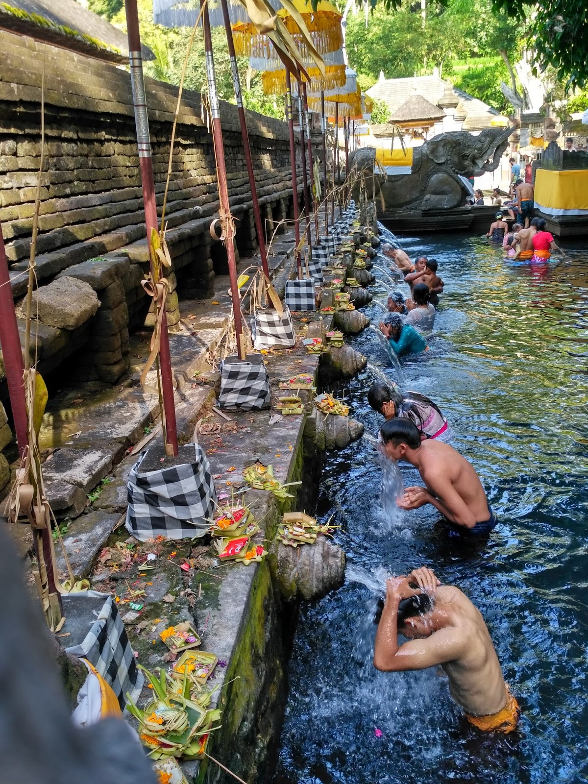 Tirta Empul, Ubud, Sejarah Sumber Mata Air yang Mematikan ...