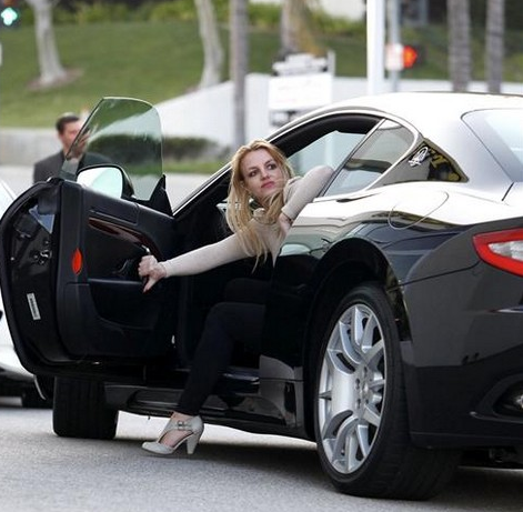 britney-spears-in-a-maserati-granturismo