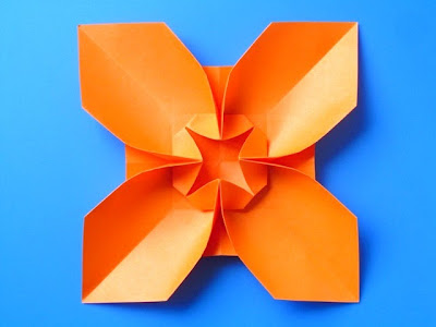Origami Fiore quadrato, variante 2 - Square Flower, variant 2 by Francesco Guarnieri