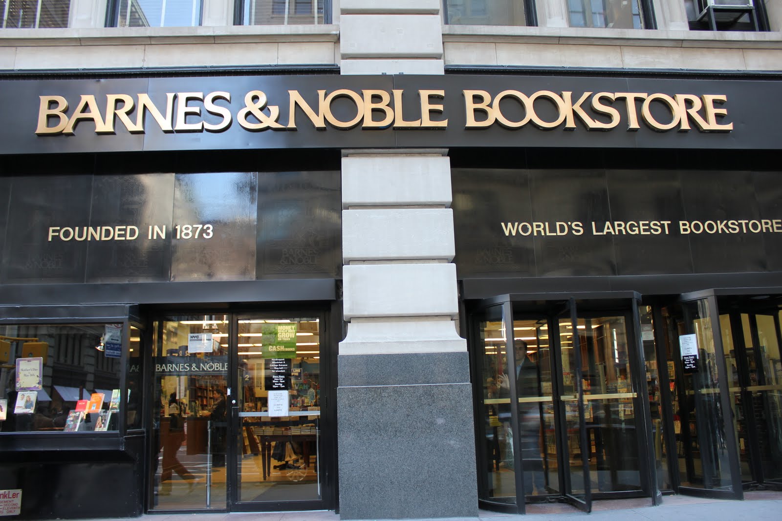 THE POZE: 5th Ave : Barns&Noble.