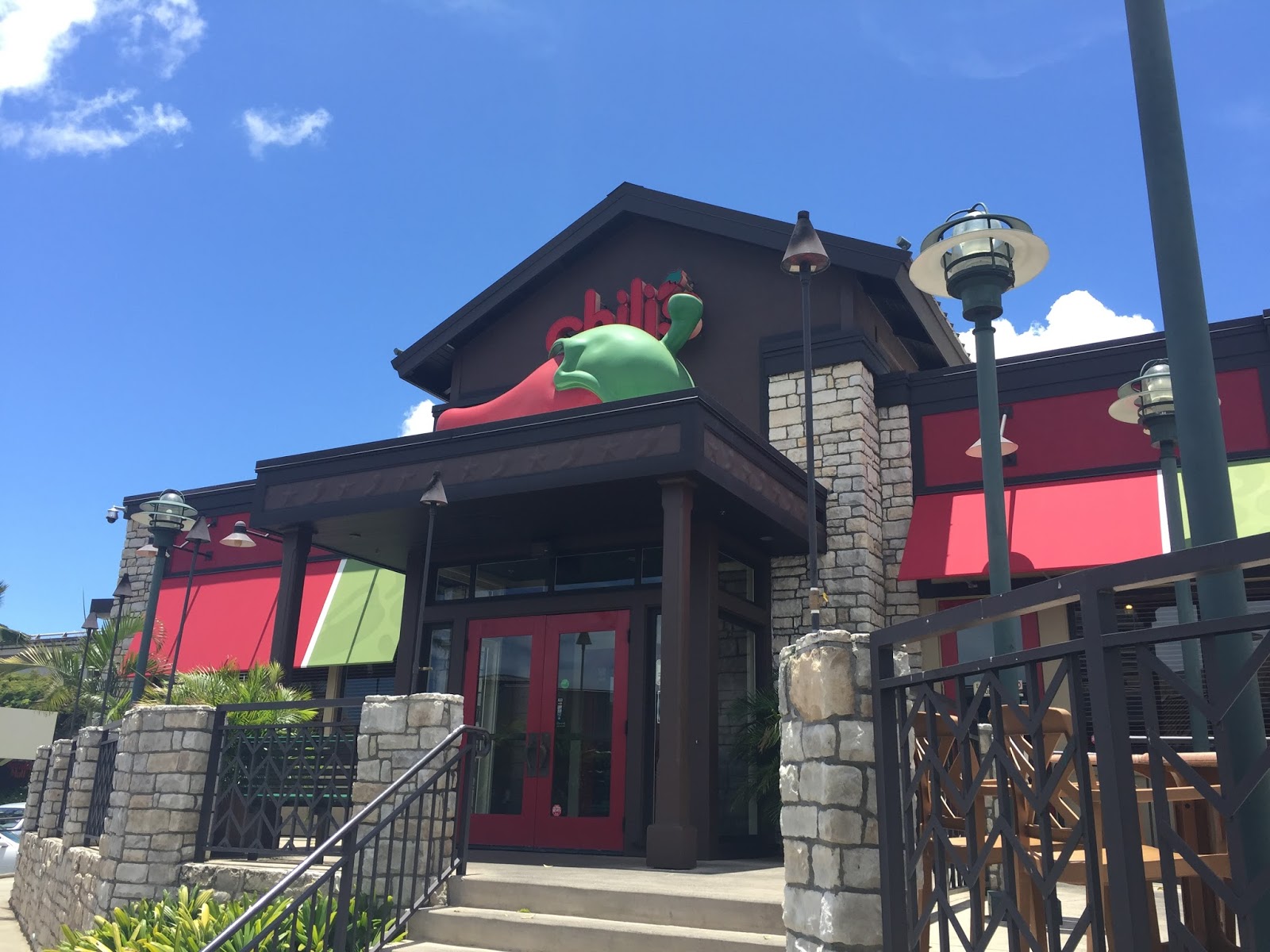 GREAT EATS HAWAII CHILI'S GRILL AND BAR