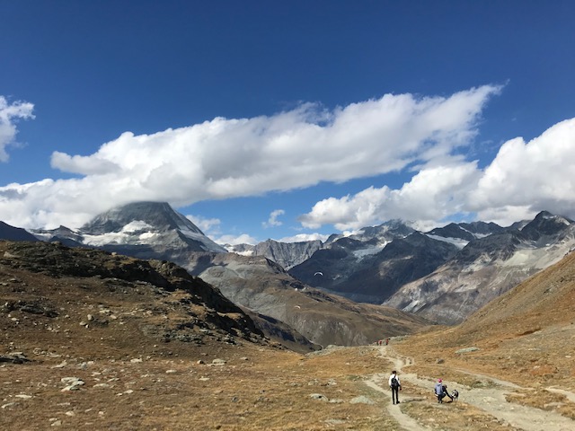 スイス・ツェルマット・ゴルナーグラートから女一人でハイキング下山