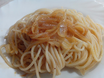spaghetti speziati con cipolle 