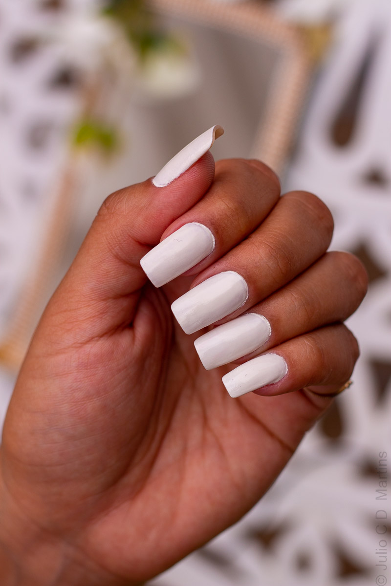 Esmalte branco, uma tendência de cor para o verão 2019