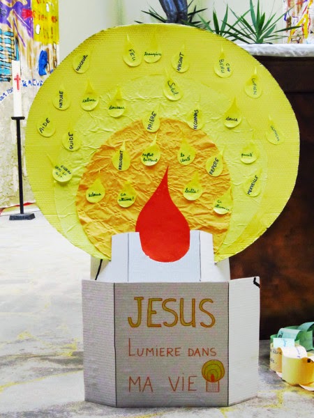 Jésus lumière dans nos vies.Bougie en papier