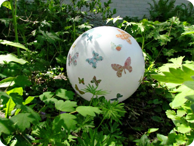 Garden Gazing Ball, How to make a garden ball, how to make a gazing ball, light fixture recycle, Make your own garden ornaments, Mod Podge, Butterflies