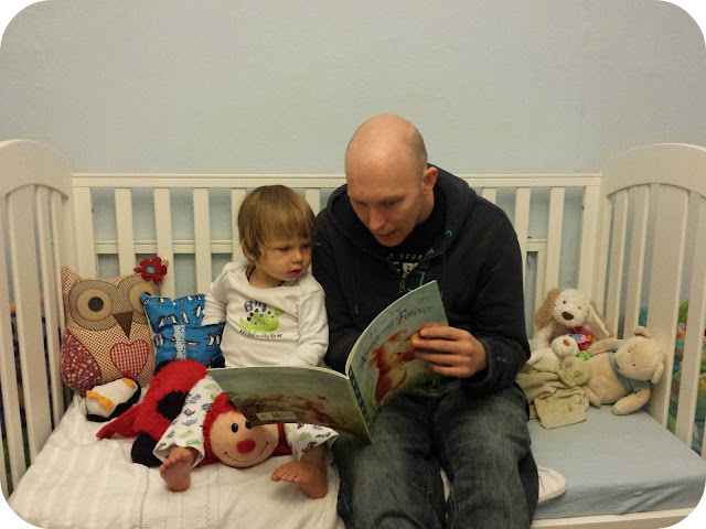 bedtime story with daddy, bedtime story, toddler bed, cot to bed