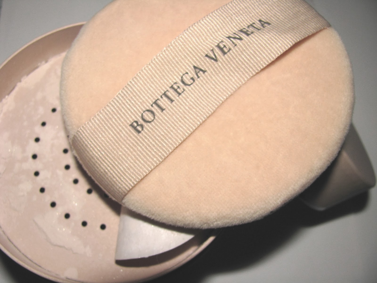 The Beauty Alchemist Bottega Scented Shimmering Body Powder