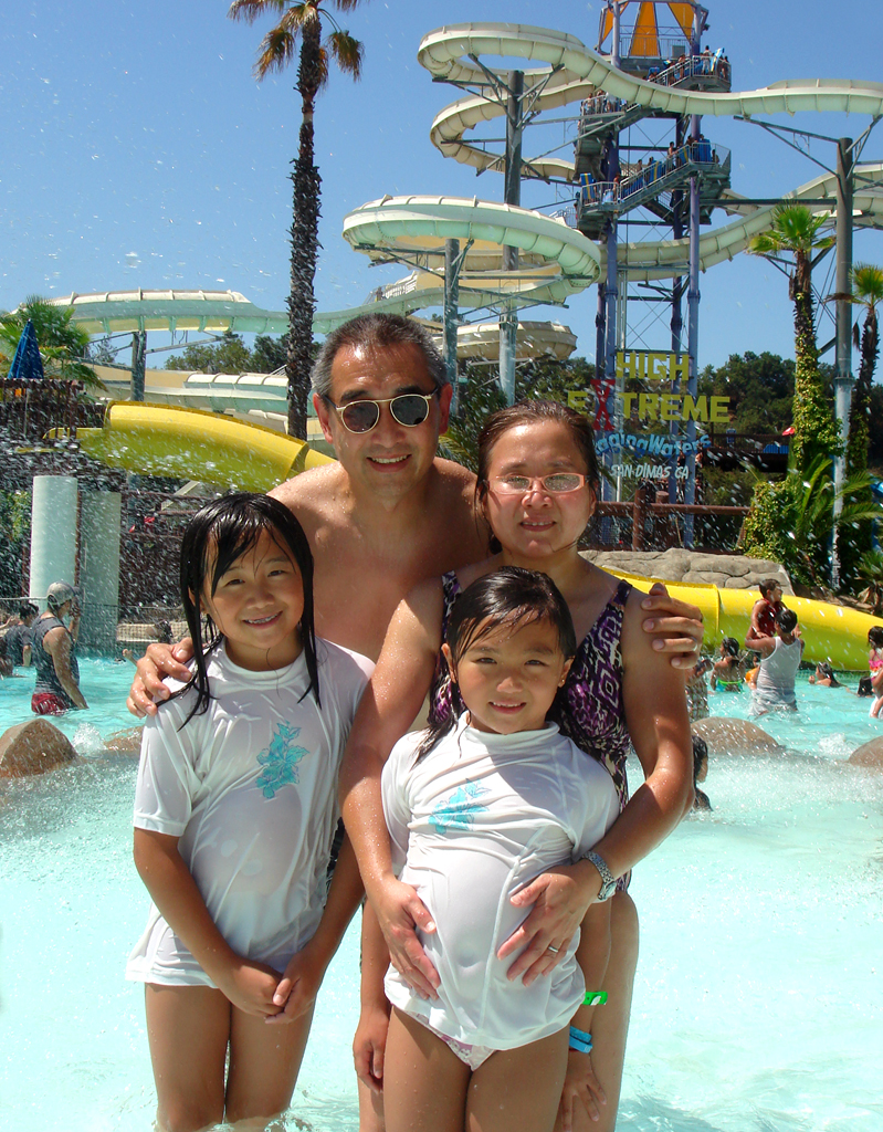 2-little-munchkins-a-hot-day-at-raging-waters