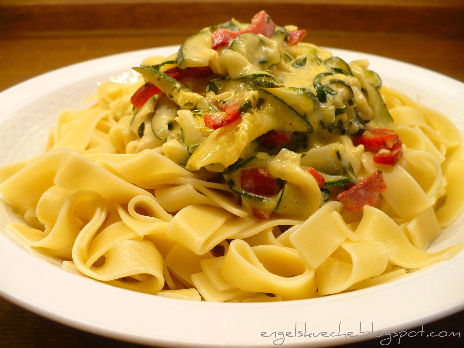 Essen aus Engelchens Küche: Tanjas Tagliatelle mit Zucchini-Zitronen-Sauce