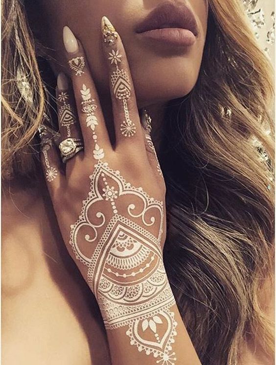 top-10-unique-henna-designs-for-your-mehndi-bling-sparkle