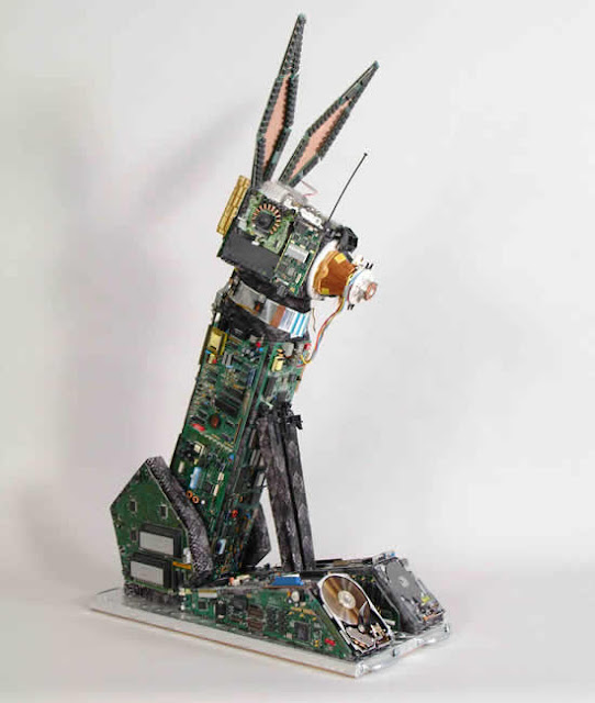 12 Amazing Creations Made From Computer Chips and Circuit