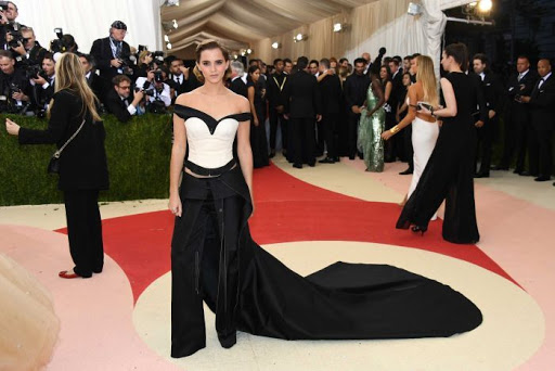 Emma Watson Emma Watson Memakai Gaun Terbuat dari Botol Plastik Daur Ulang di Met Gala 2016