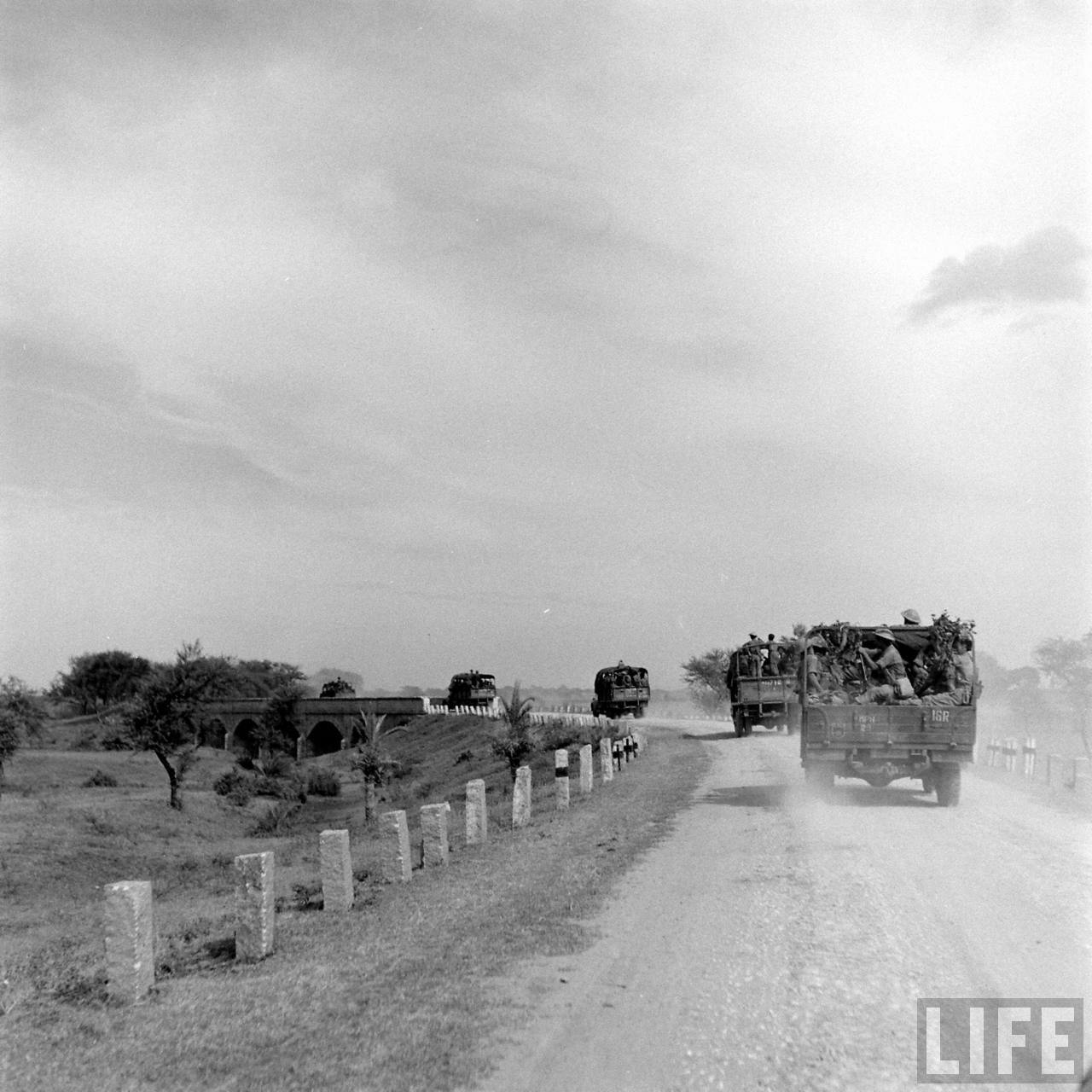 Indian Army Vehicles | Operation Polo | Hyderabad Police Action | Annexation of Hyderabad, Hyderabad (Deccan), Telangana, India | Rare & Old Vintage Photos of Operation Polo, Hyderabad (Deccan), Telangana, India (1948)