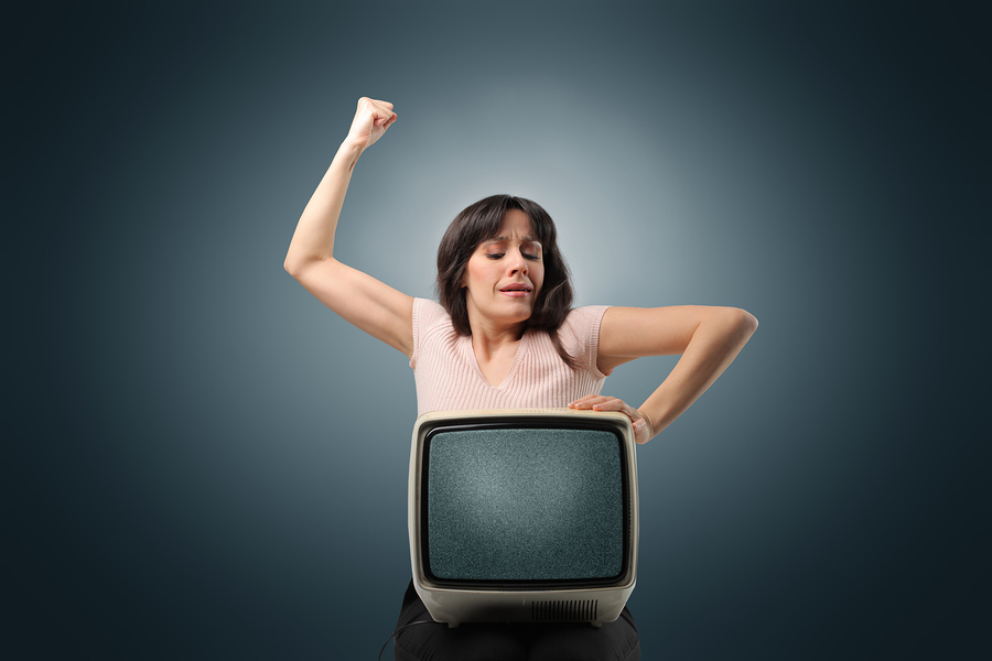 человек телевизор. женщина с телевизором вместо головы. как сделать тв вумен. девушки и старинный телевизор. как сделать тв вумен.