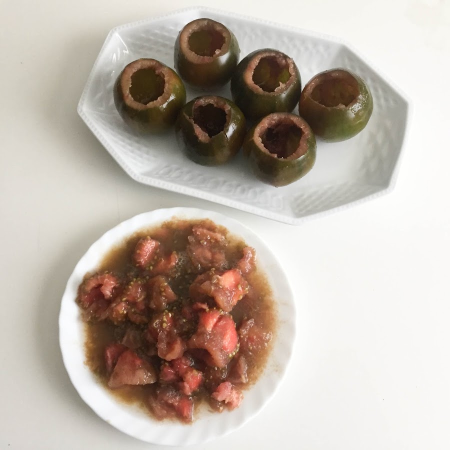 Tomates rellenos de ensaladilla de quinoa y atún