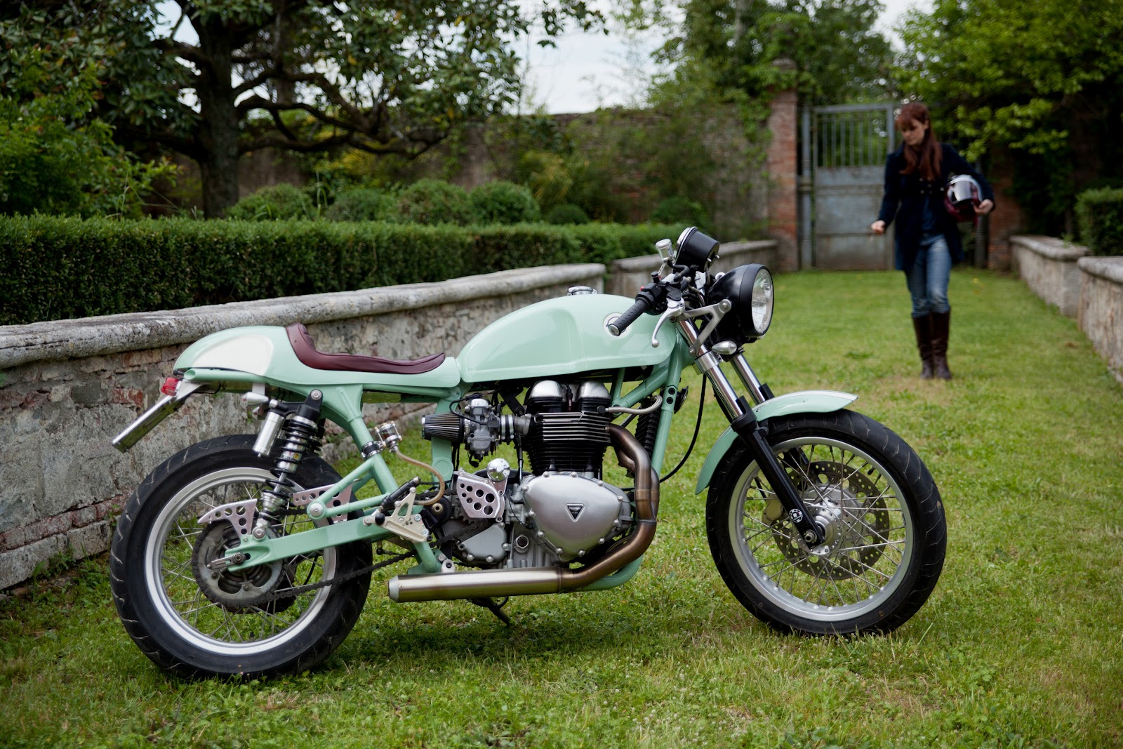 cafetwin_triumph_caferacer9.jpg