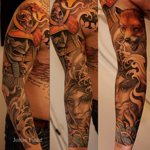 Johan Finne a manga do desenho de tatuagem. Cheio de cores quentes, o design parece mostrar uma história que começa a partir de um guerreiro, adornada com caveiras, fox latindo para baixo para as ondas e uma mulher que parece estar debaixo de água.