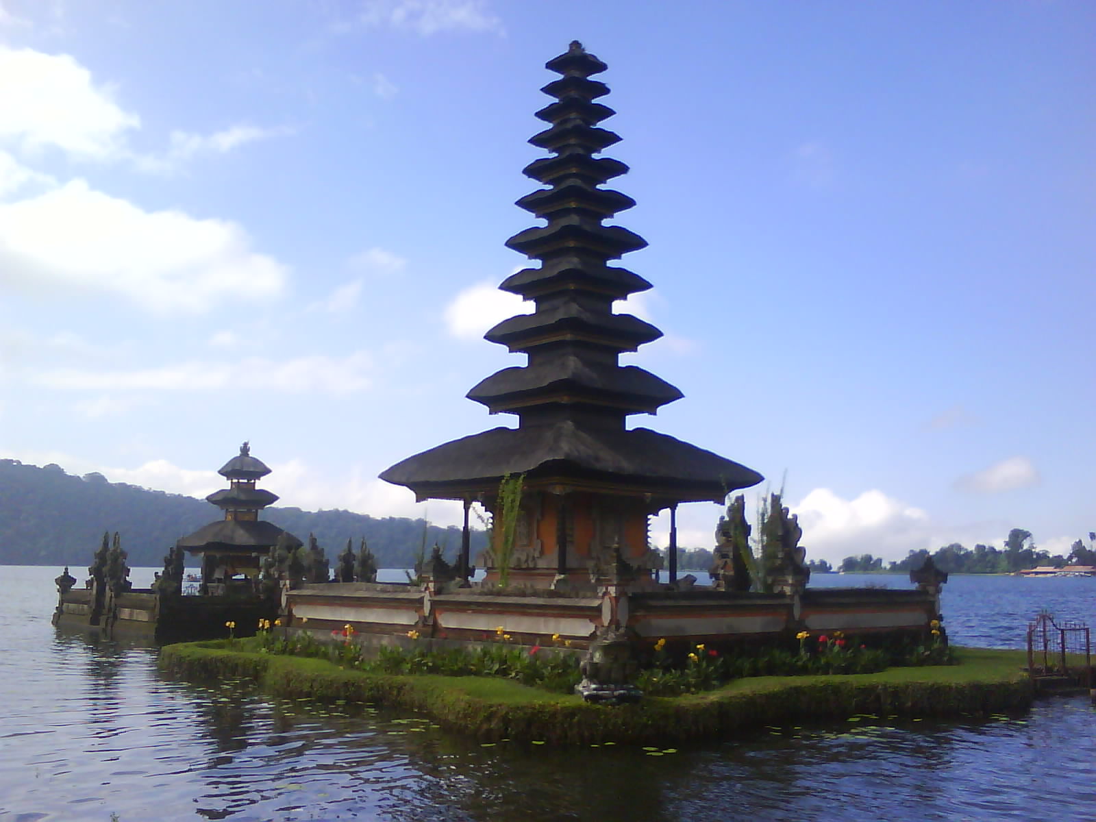 beratan lake bedugul  Madix Bali  Tours