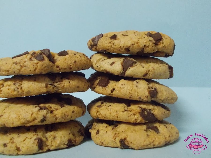 Galletas con chips de chocolate blanco y negro