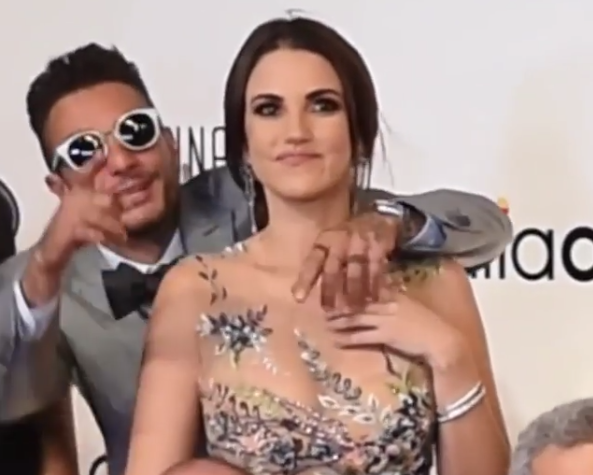 فيديو| الممثل المصري أحمد الفيشاوي “يتحرَّش” بالفنانة التونسية “دُرّة” .. هكذا كانت ردّة فعلها! 