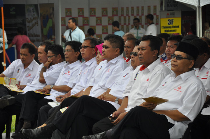Bagai Menarik Rambut Dalam Tepung / Menarik Rambut Dalam Tepung | Sufi