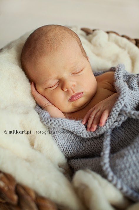 Zdjęcia noworodkowe, sesja zdjęciowa niemowlęca, fotografia niemowlęca, fotograf noworodków, studio milkart