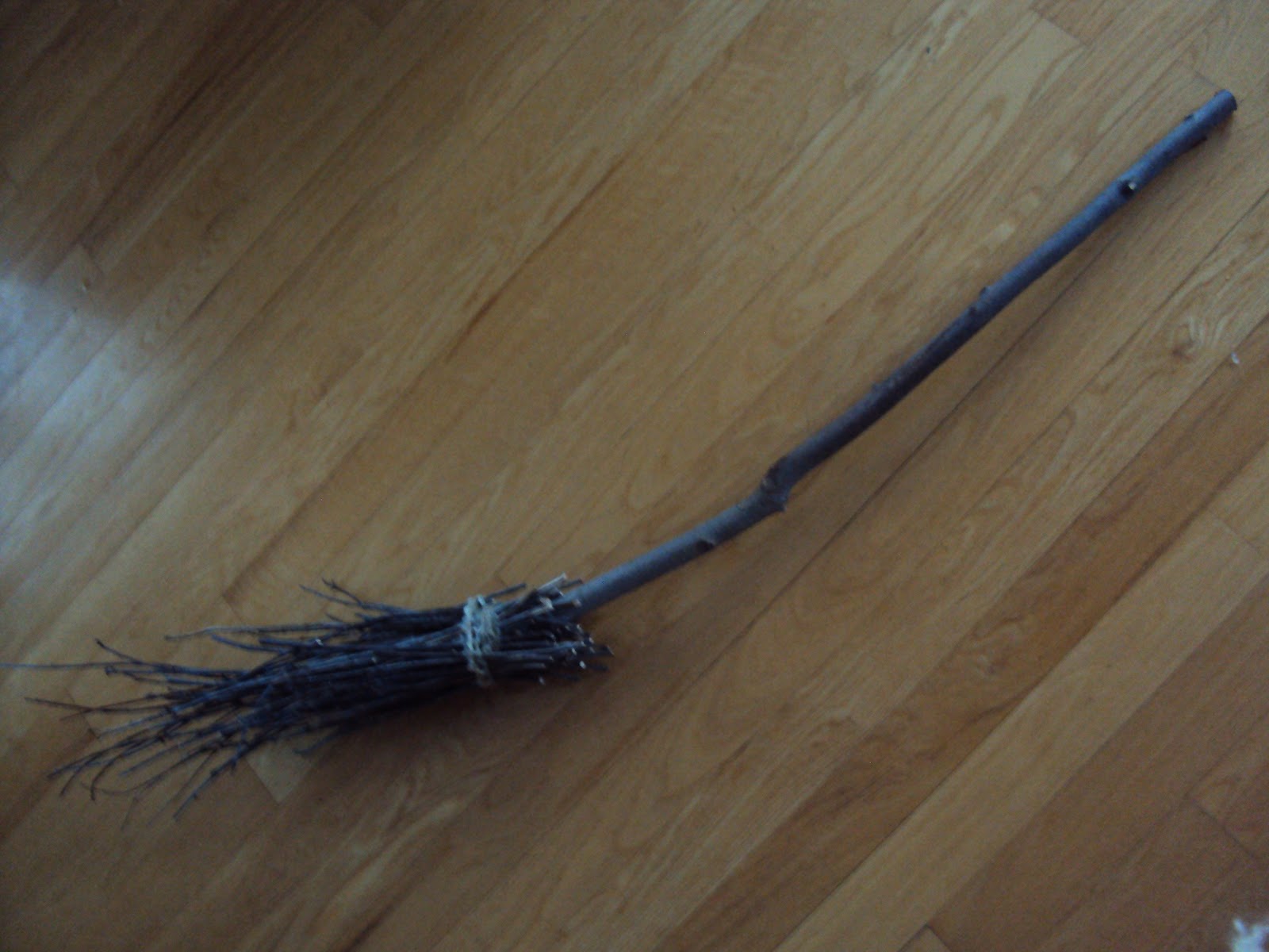 Harry Potter Paraphernalia: How to Make Your Own Broomstick