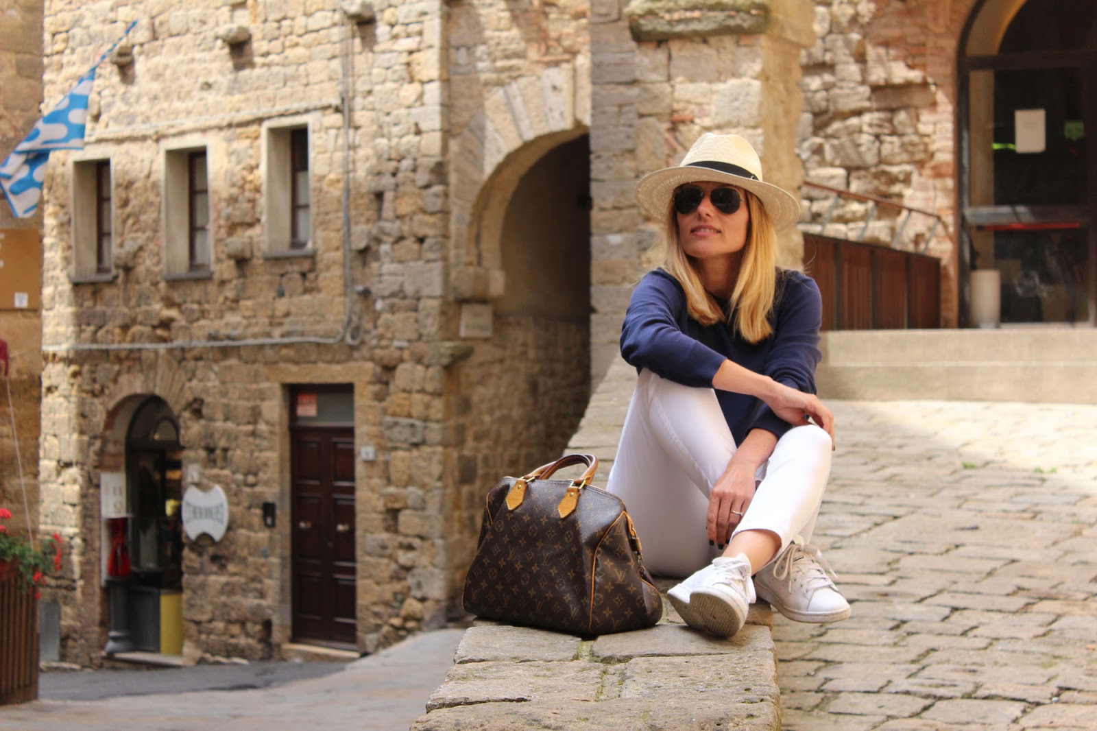 Eniwhere Fashion - Volterra - Blue and white outfit