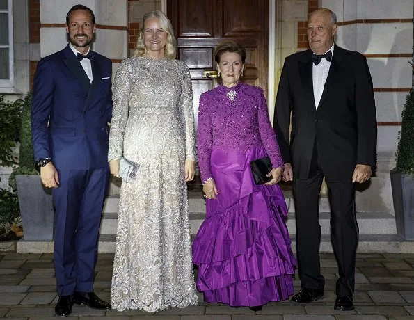 Kate Middleton wore Jenny Packham dress. Princess Eugenie wore Roland Mouret dress, Mette-Marit wore Tina Steffenakk Hermansen gown