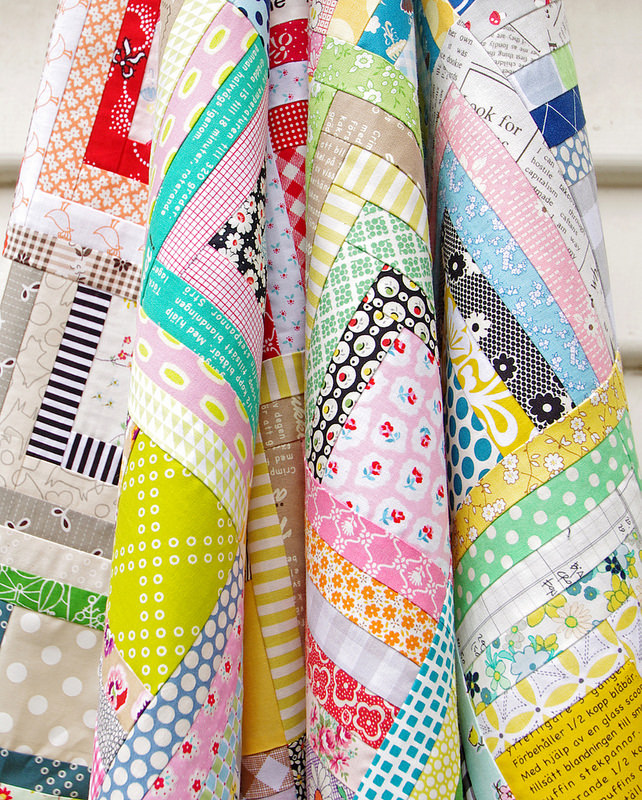 Red Pepper Quilts: Scrappy Quarter Log Cabin Quilt and Tutorial