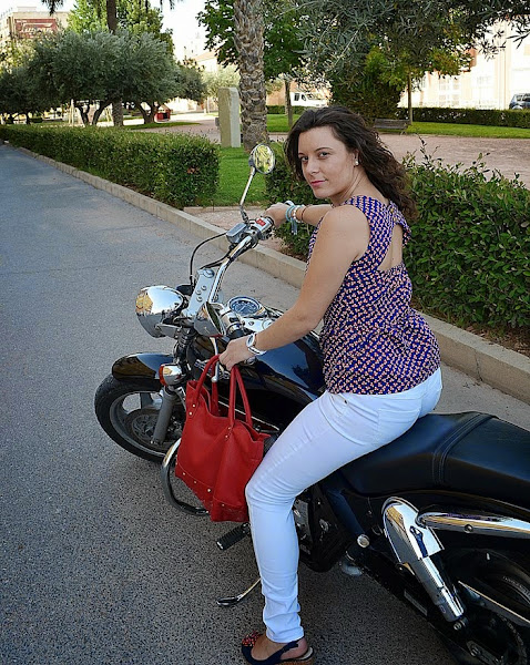 bolso rojo, moto, peplum, fashion blogger, castellón, moda, fashion, blogger, blog de moda, rojo, red, bag,