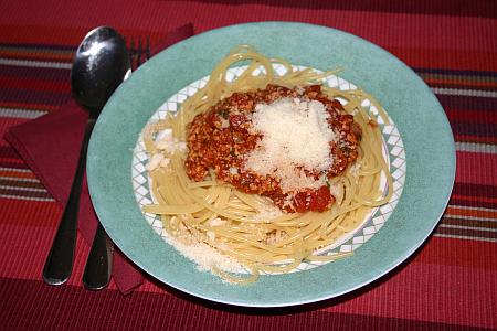 Spaghetti-Bolognese mit "Hackfleisch" aus Extra Feinen Soja-Schnetzeln