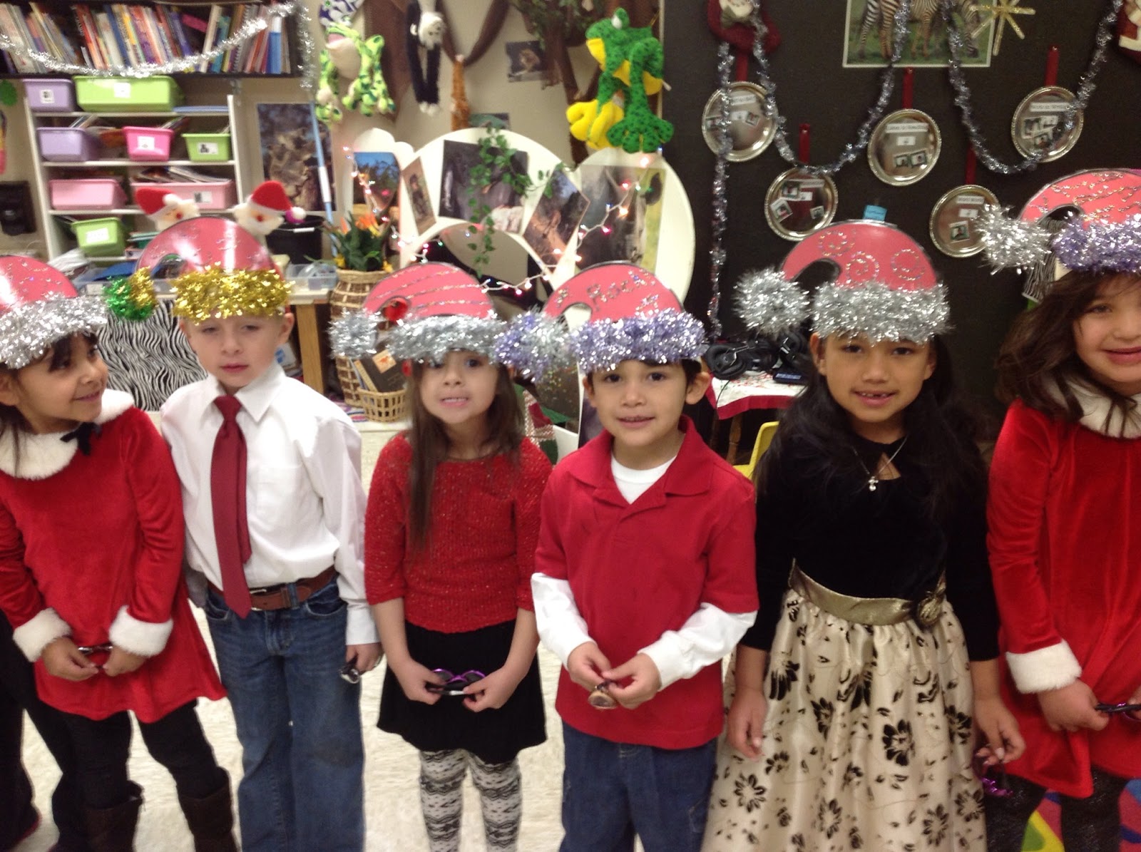 Kindergarten Fun: Christmas Party Pictures, etc...