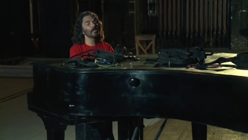 Santiago Feliú - ¨Marionetas de Cupido¨ - Videoclip - Dirección: Lester Hamlet. Portal Del Vídeo Clip Cubano - 06 Santiago Feliú - ¨Marionetas de Cupido¨ - Videoclip - Dirección: Lester Hamlet. Portal Del Vídeo Clip Cubano - 06