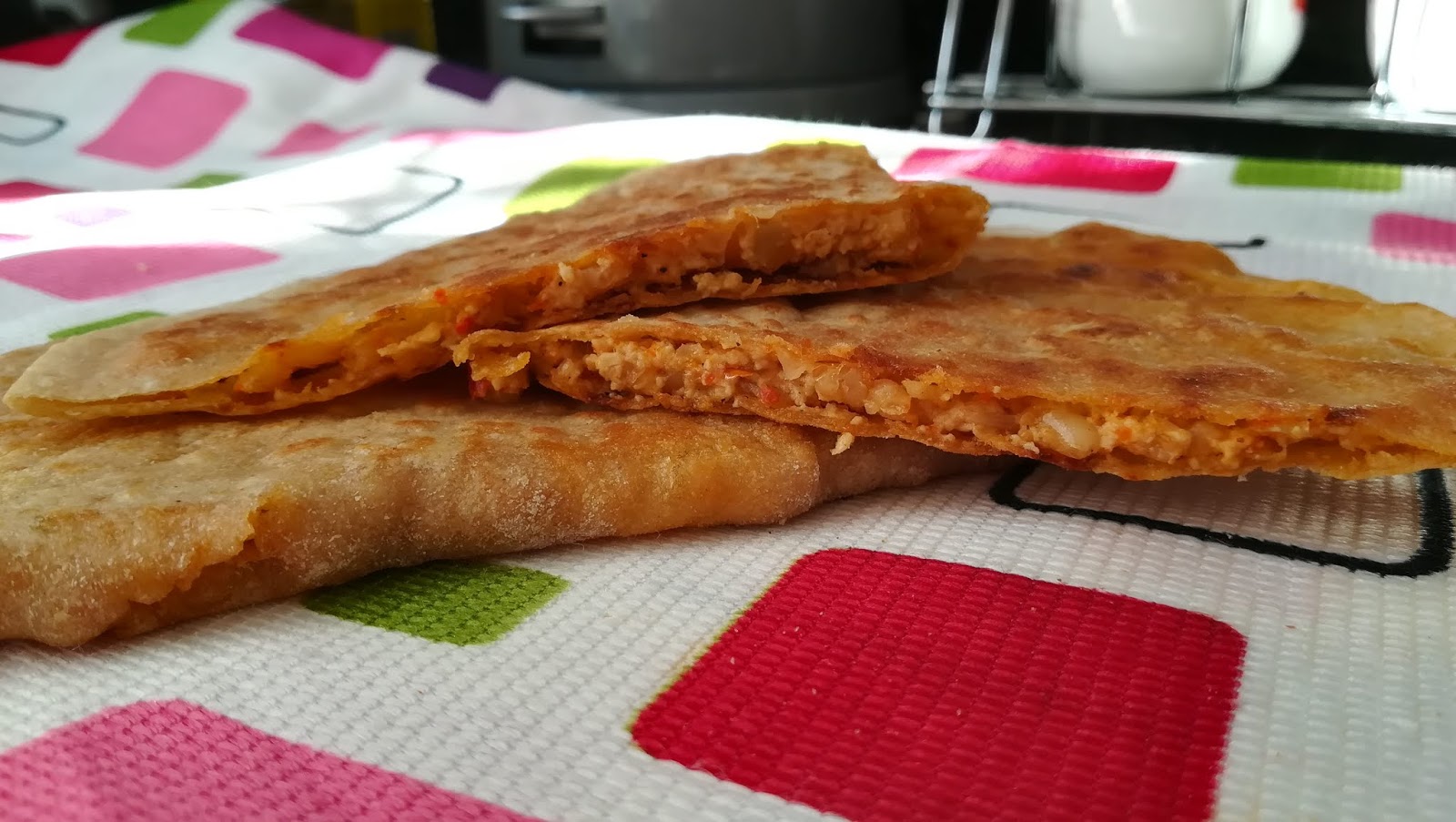 Tarhana Böreği (Tarhanalı Börek)