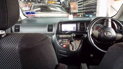 Toyota wish, kereta wish hitam, audio system, pasang video player kereta