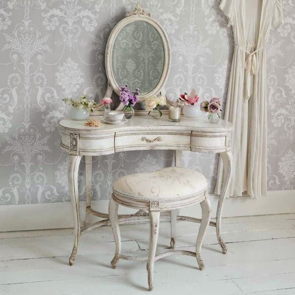 Make up table &#8211; the mandatory furniture for ladies!