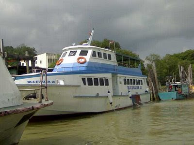 Separuh daripada perkhidmatan feri penumpang ke Pulau Tioman tidak mematuhi syarat yang ditetapkan Jabatan Laut Malaysia (JLM) terutamanya dalam aspek keselamatan.