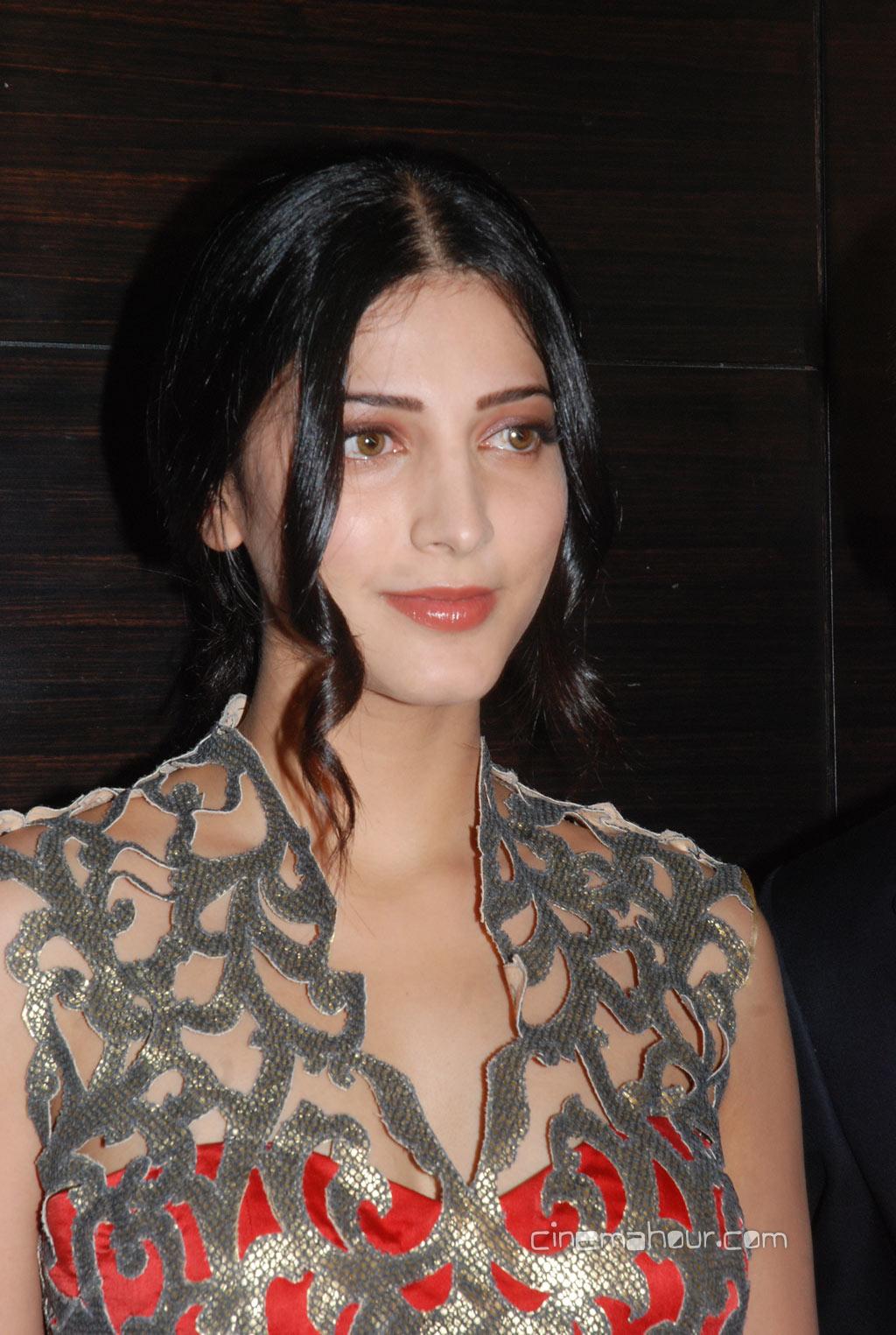  Shruti Hassan in sexy red dress -  Shruti Hassan in Hot Dress