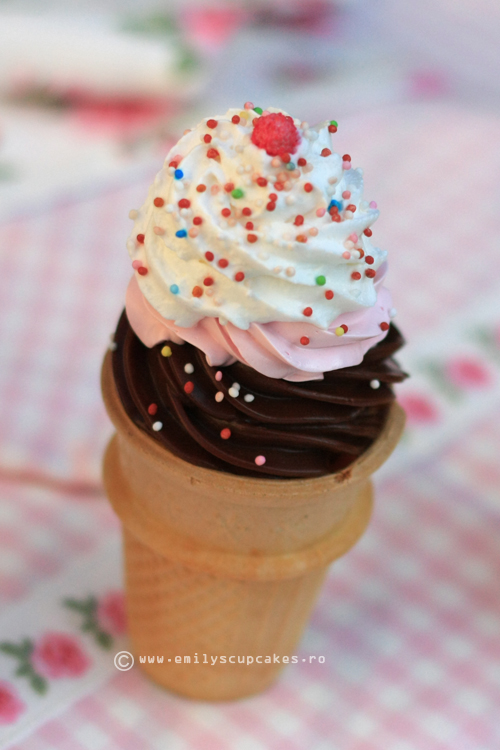 ice cream cones cupcakes - cupcakes inghetata :)