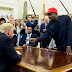 Trump: Kanye West se reúne con Trump y dice que le hace sentir “como Superman”