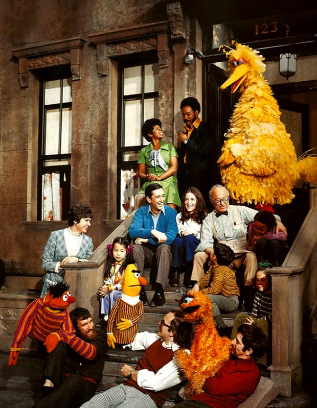 28 Fascinating Photos of Behind the Scenes With the Muppets From the