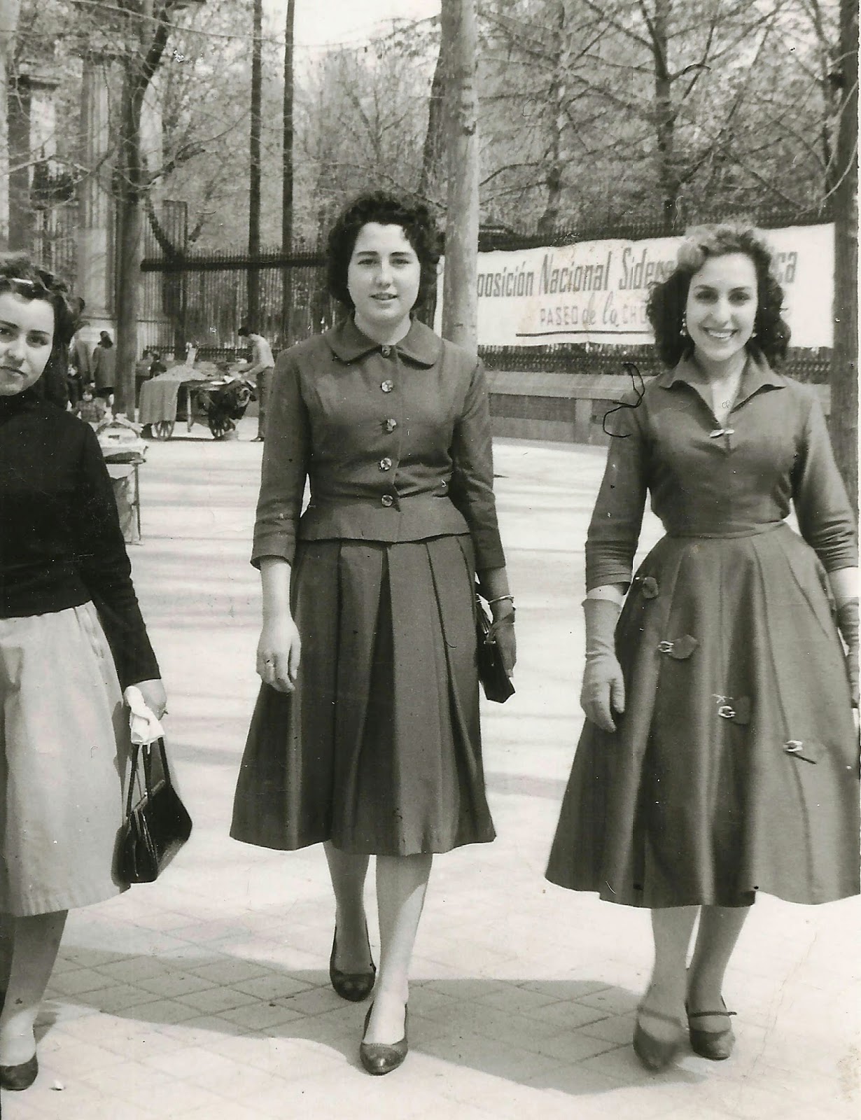 Historia de la Moda y los Tejidos LA MUJER Y LA MODA EN LA ESPAÑA DE LOS AÑOS 50