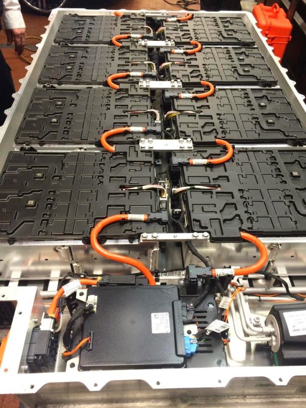 The Electric Bmw I3 Battery Options For 2017 With The Battery Tray Cover Removed You Can See Eight Distinct Modules That Make Up I3 S Pack Each Module Contains Twelve 60ah Samsung