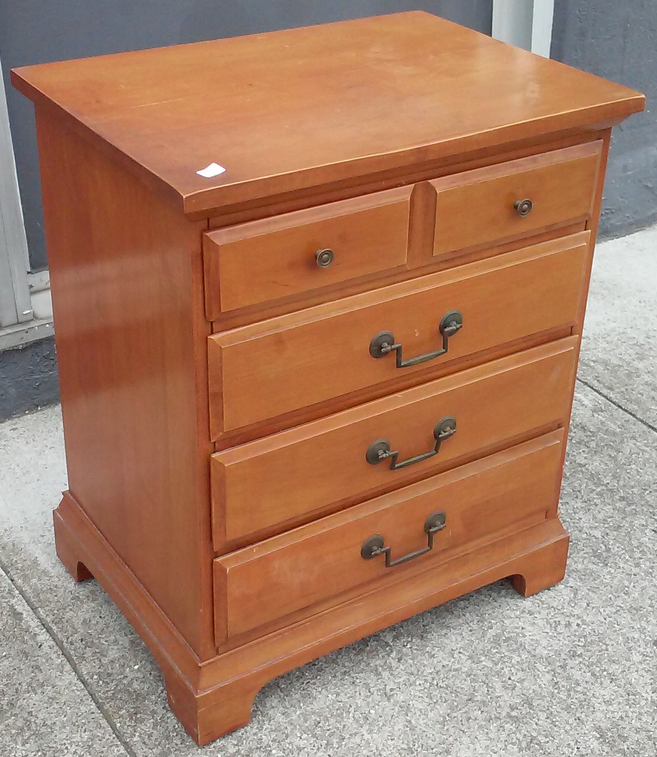 UHURU FURNITURE & COLLECTIBLES SOLD 13844 Vintage Maple 27" x 22