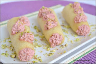 Cornete umplute cu pasta de somon si fistic