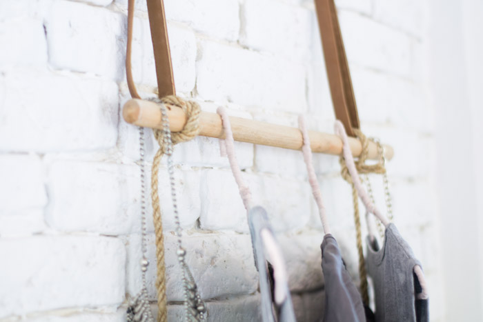 Perchero con cuerda y listones madera diy