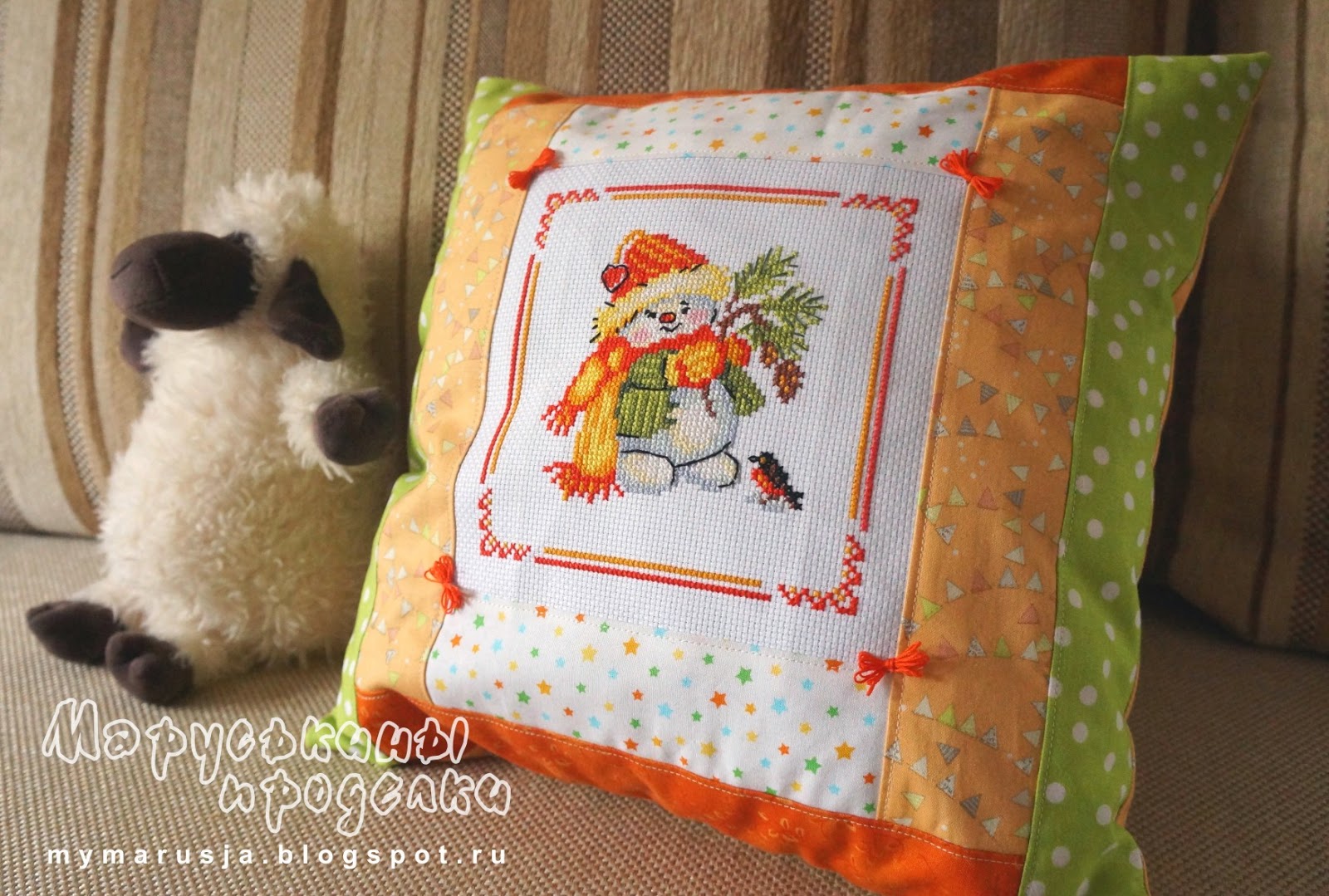 маша решила украсить подушки для настасьи